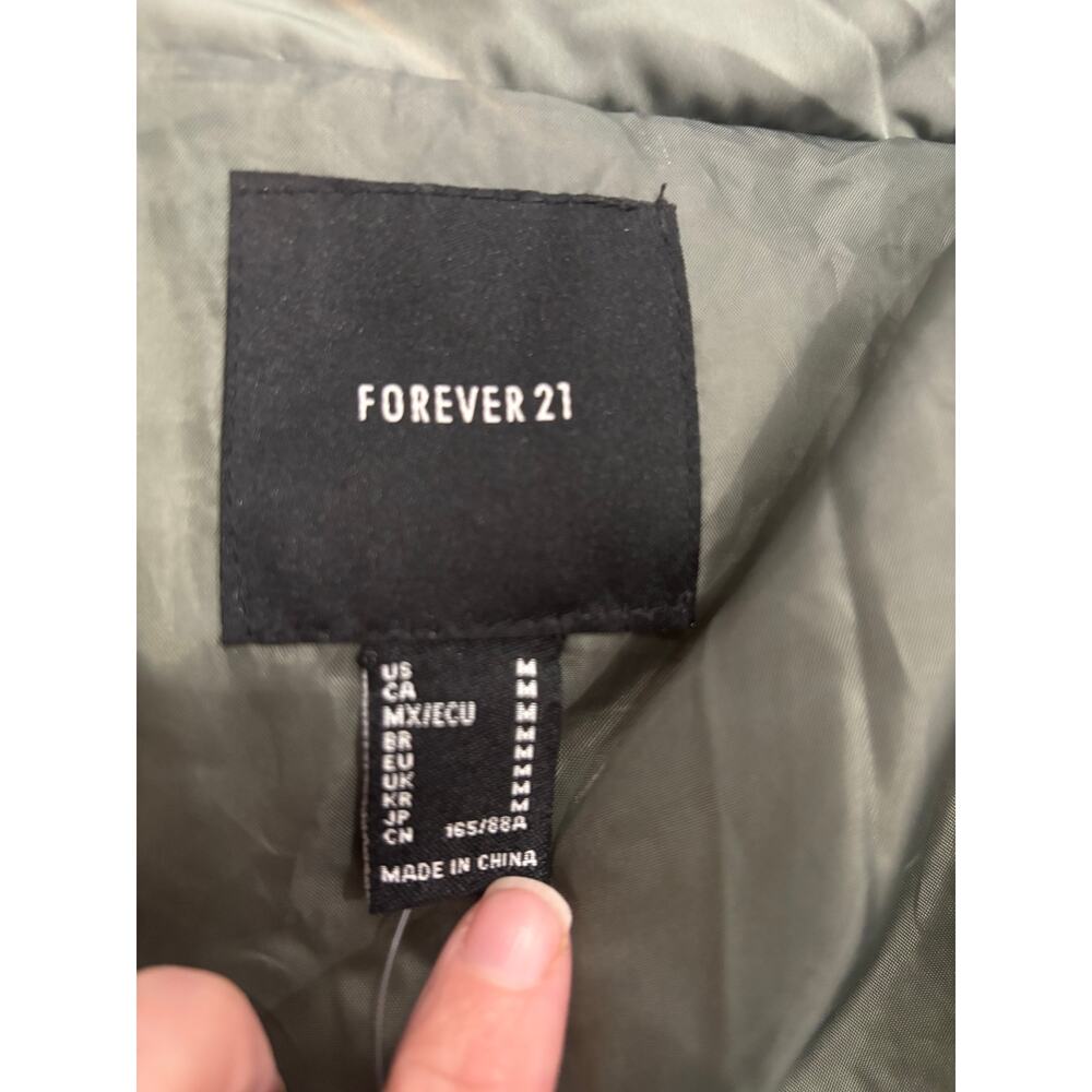 Forever 21 channel stitched puffer jacket camo green medium W. Streetwear preppy - Picture 8 of 9
